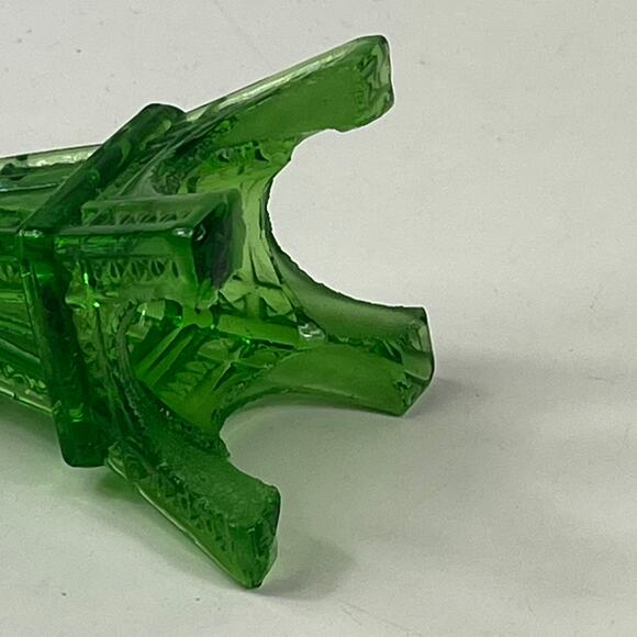 Green Glass Eiffel Tower Paris Souvenir Decorative Figurine 5.5 Inch Vintage Art - Picture 6 of 8